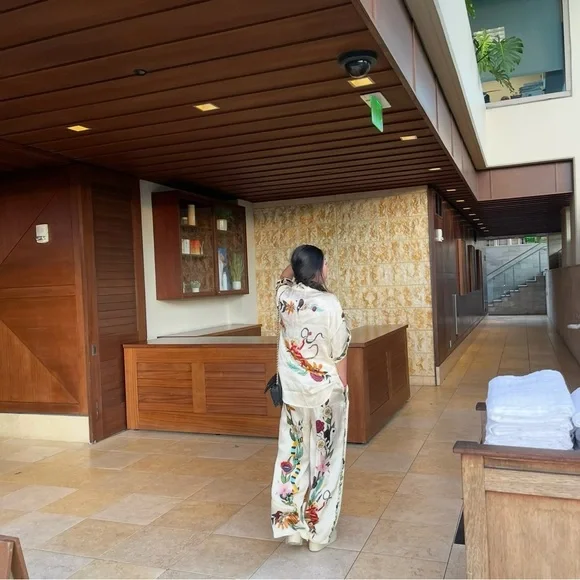 ALÉMAIS Meagan Novelty Printed 100% Silk Pants Size US 2 - Picture 2 of 16